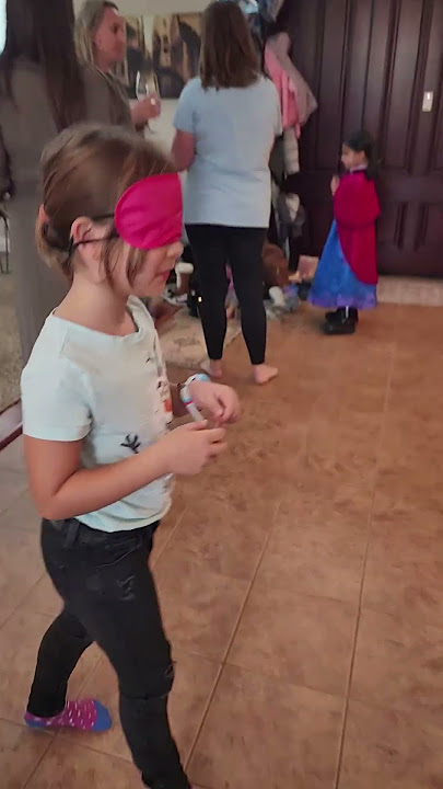 Téa Plays “Pin the Nose on Olaf” | Birthday Party Fun