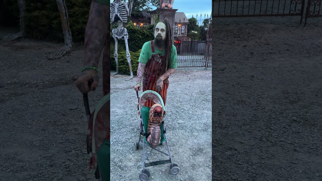 Just a stroll in the park #halloween #hauntedhouse #spookyseason #actor #scary