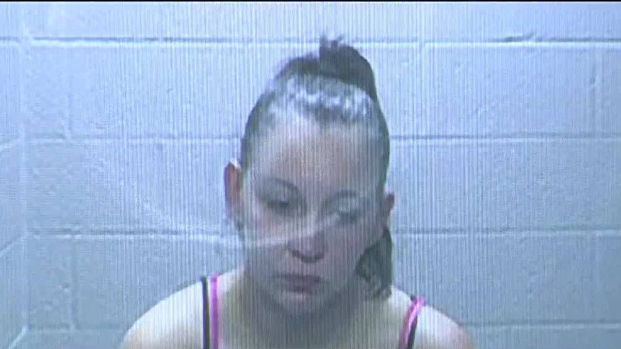 Mother arrested for driving drunk with 3 kids in car - YouTube