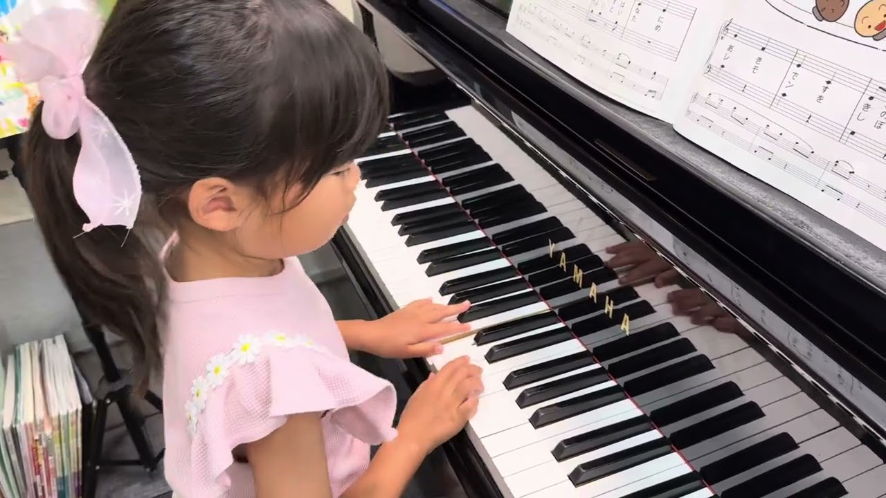 おいしいきのこさん 樹原涼子 ピアノランド② - YouTube