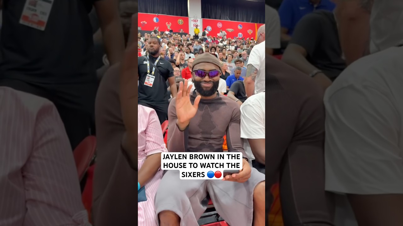 Jaylen Brown pulled up to watch the Sixers summer league game 🔵🔴
