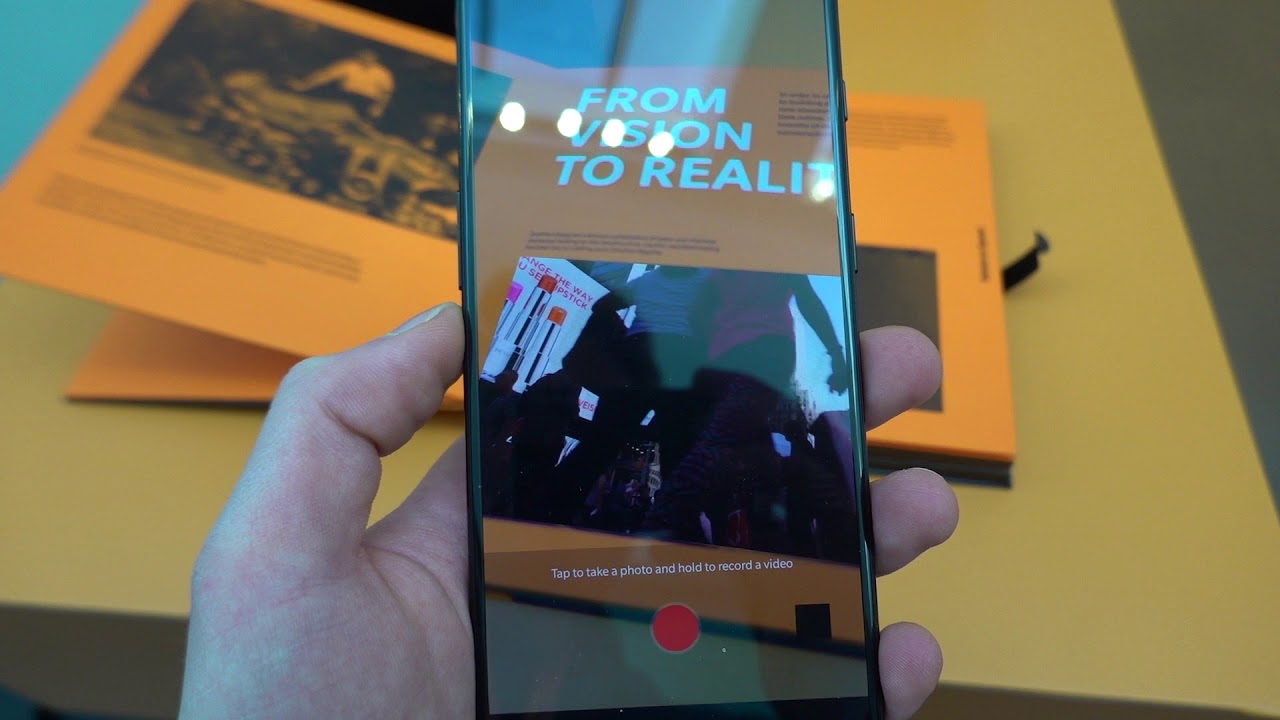 Video till Vi packar upp OnePlus 6T McLaren Edition