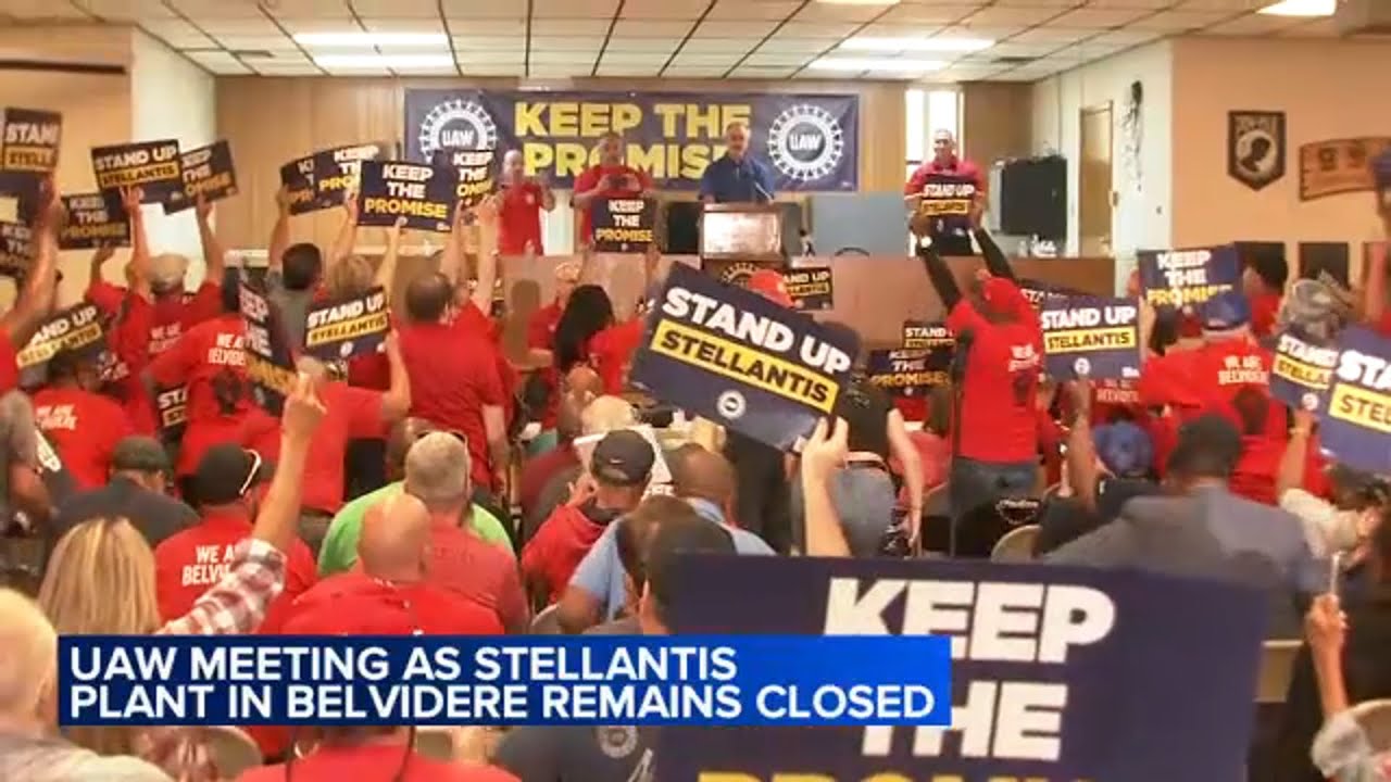United Auto Workers president Shawn Fain leads rally near shuttered ...