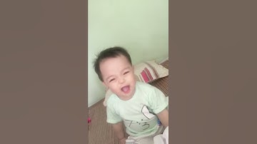 Bảo anh đang tập nói chuyện