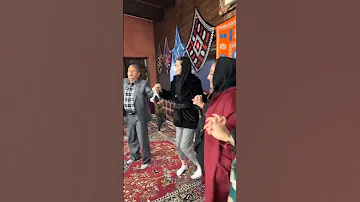 رقص لری در رستوران لرستانی ها 