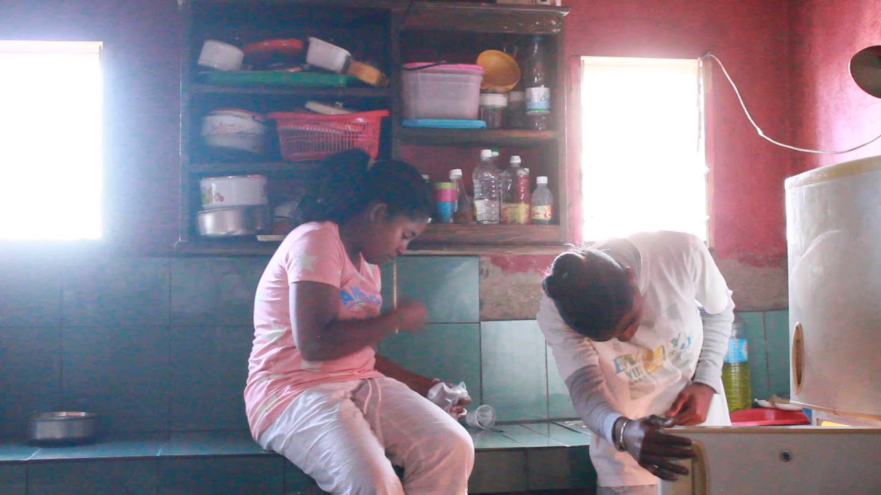 Myh en Mbalait ~ Mihinana ny tsy an'ny tena