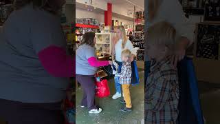 Watch This Kid's Priceless Reaction to an Unexpected Surprise #shorts Guía