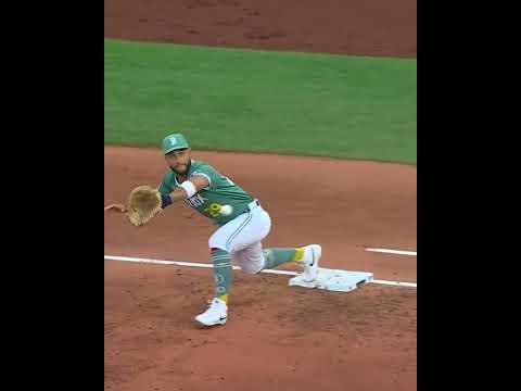 Alex Bregman channels Nolan Arenado with this great defensive play 🤯
