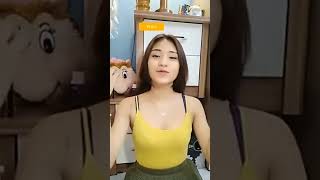 cantik cantik tapi jilat ketek sendiri