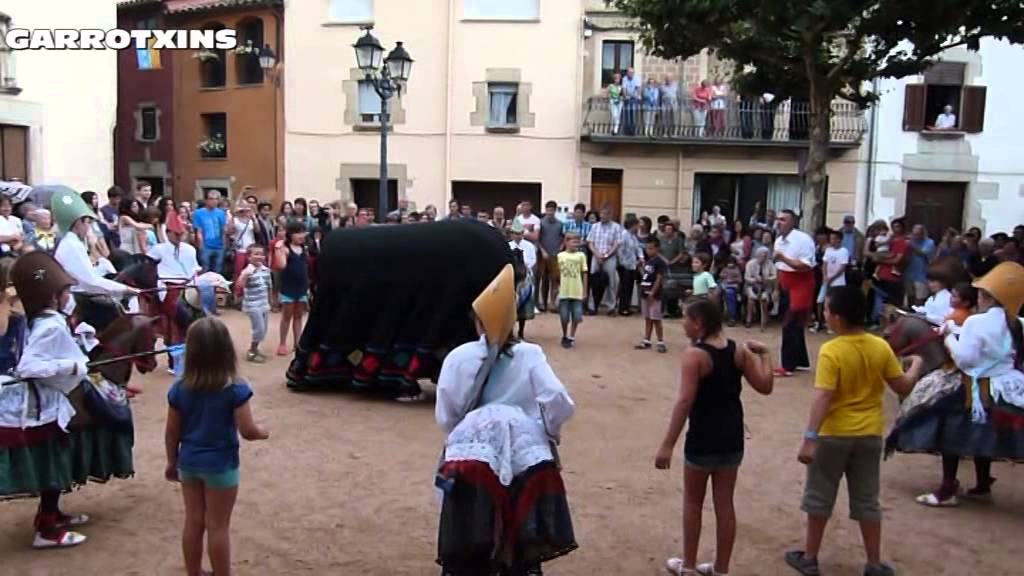 Sant Feliu de Pallerols Ball dels cavallets petits,gegants i mulassa 01 08 2014