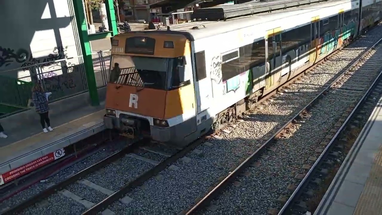 Trenes de Rodalies de Catalunya UT 447/ Civia 465 linea R4 por Sant Feliu