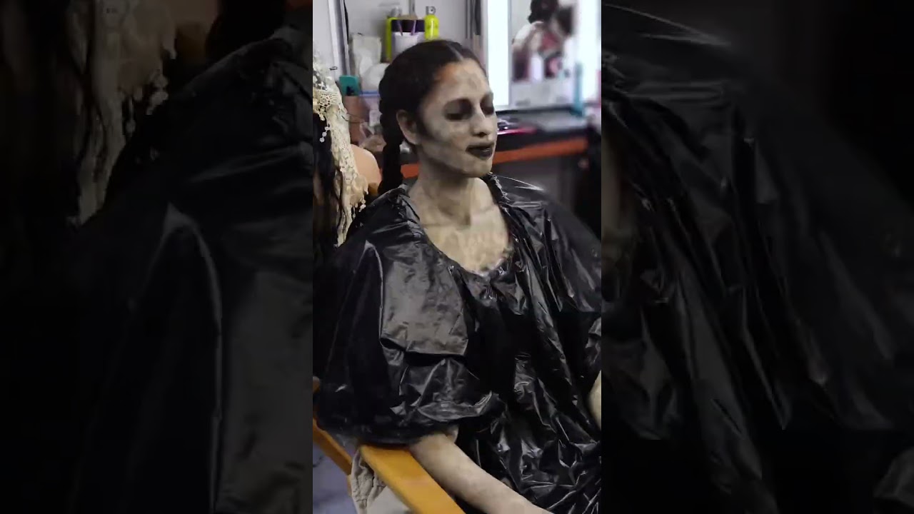 The Transformation into La Llorona Halloween Horror Nights YouTube