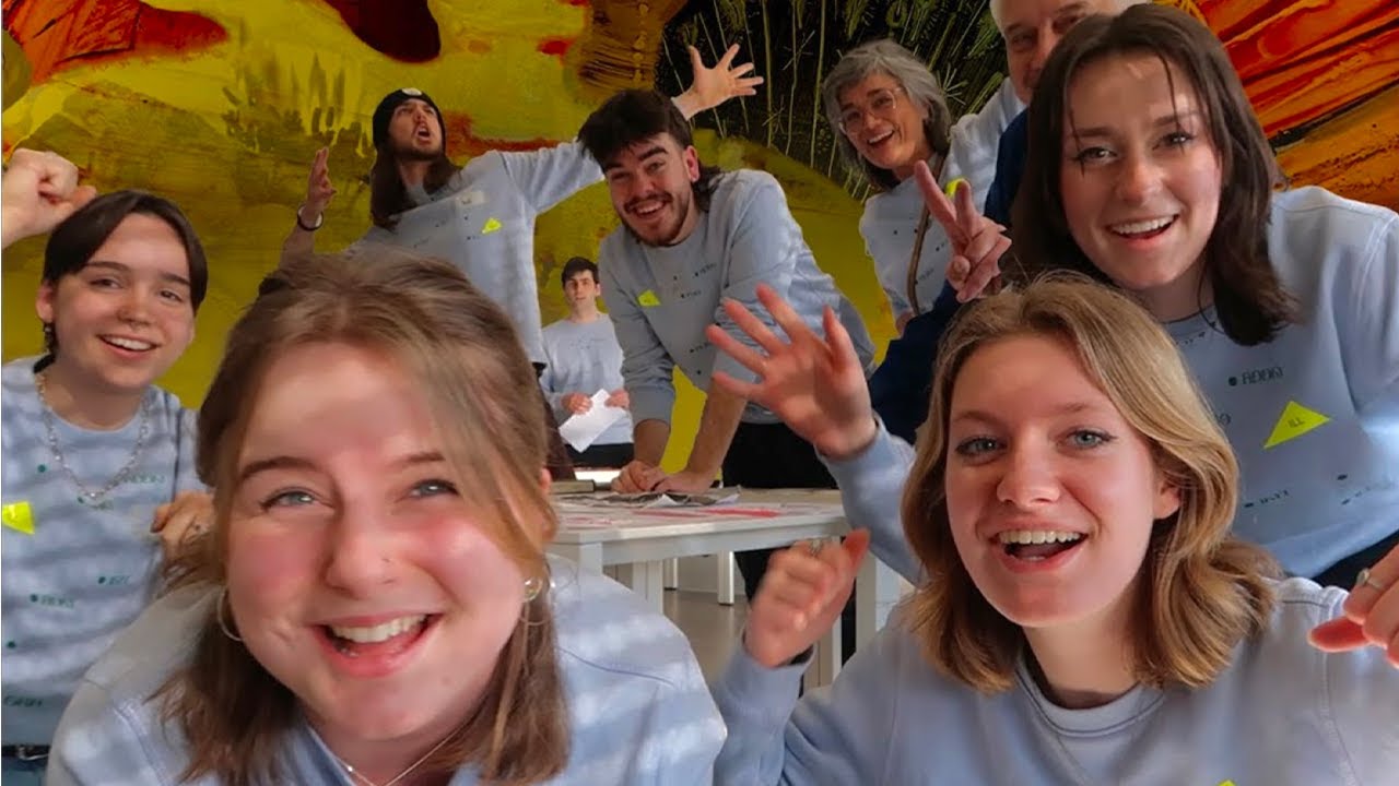 gezeefdrukte zonnen en karaoke in de klas