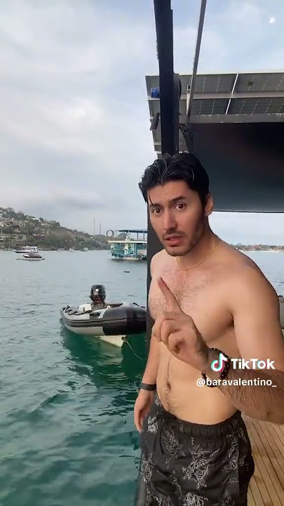 bara Valentino Shirtless