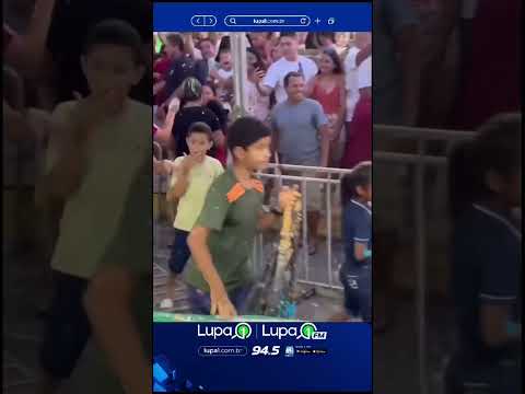 Tumulto por torta gratuita vira meme no aniversário da cidade de Icapuí-CE