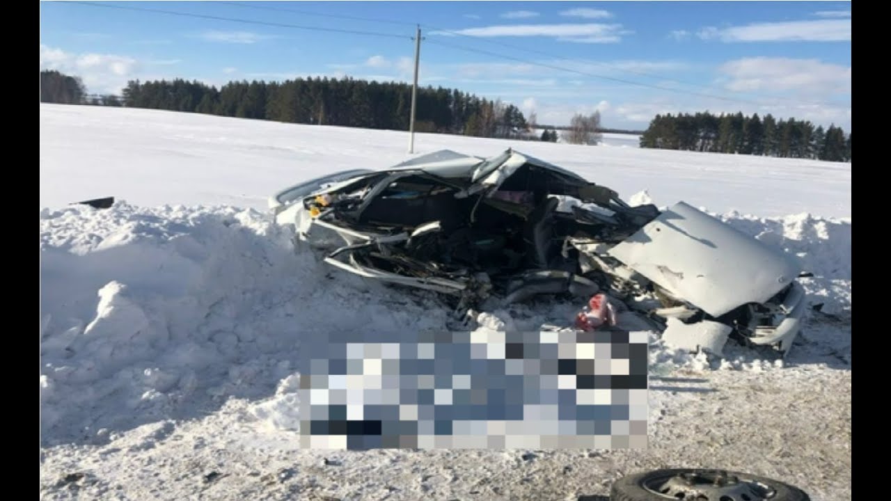 Камаз раздавил легковушку