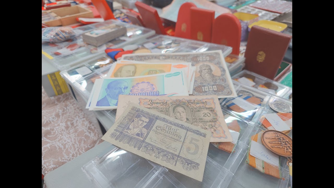 На главном блошином рынке в Зальцбурге в Австрии - январь 2026