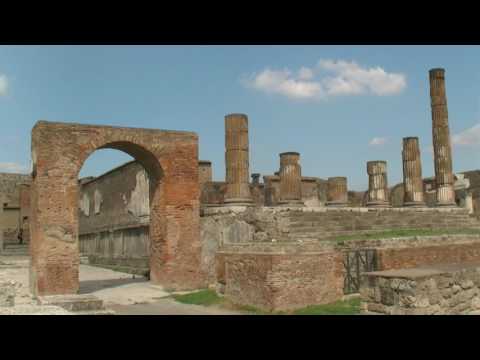 Video: En Detaljerad, 2000 år Gammal Helgedom I Pompeji Upptäcktes Precis Av Grävmaskiner