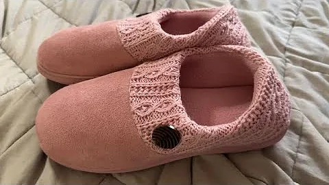 These EverFoams Womens Microsuede Slippers are adorable!