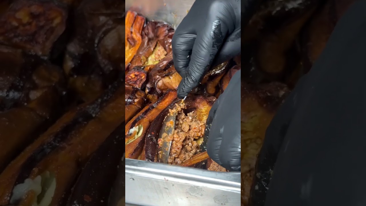 @polesan-Catering, предлагающий общий стол, готовит Karnıyarık Meal 