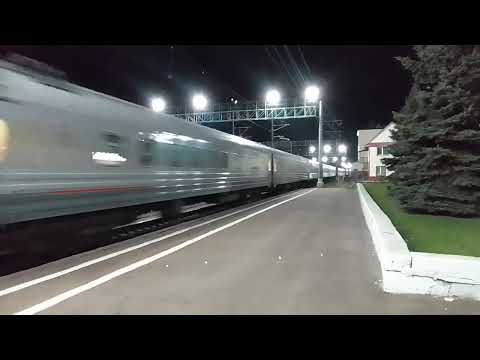 Электровоз ЭП20-061 с
