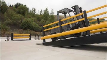 Kunststof flexibele aanrijdbeveiliging iFlex Double Traffic Barrier test