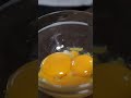 How to Tell If an Egg Is Fresh in Seconds! 🥚💧#LifeHack #KitchenTips #Shorts