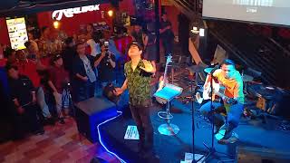 Waktu Yang Salah by Angga Candra