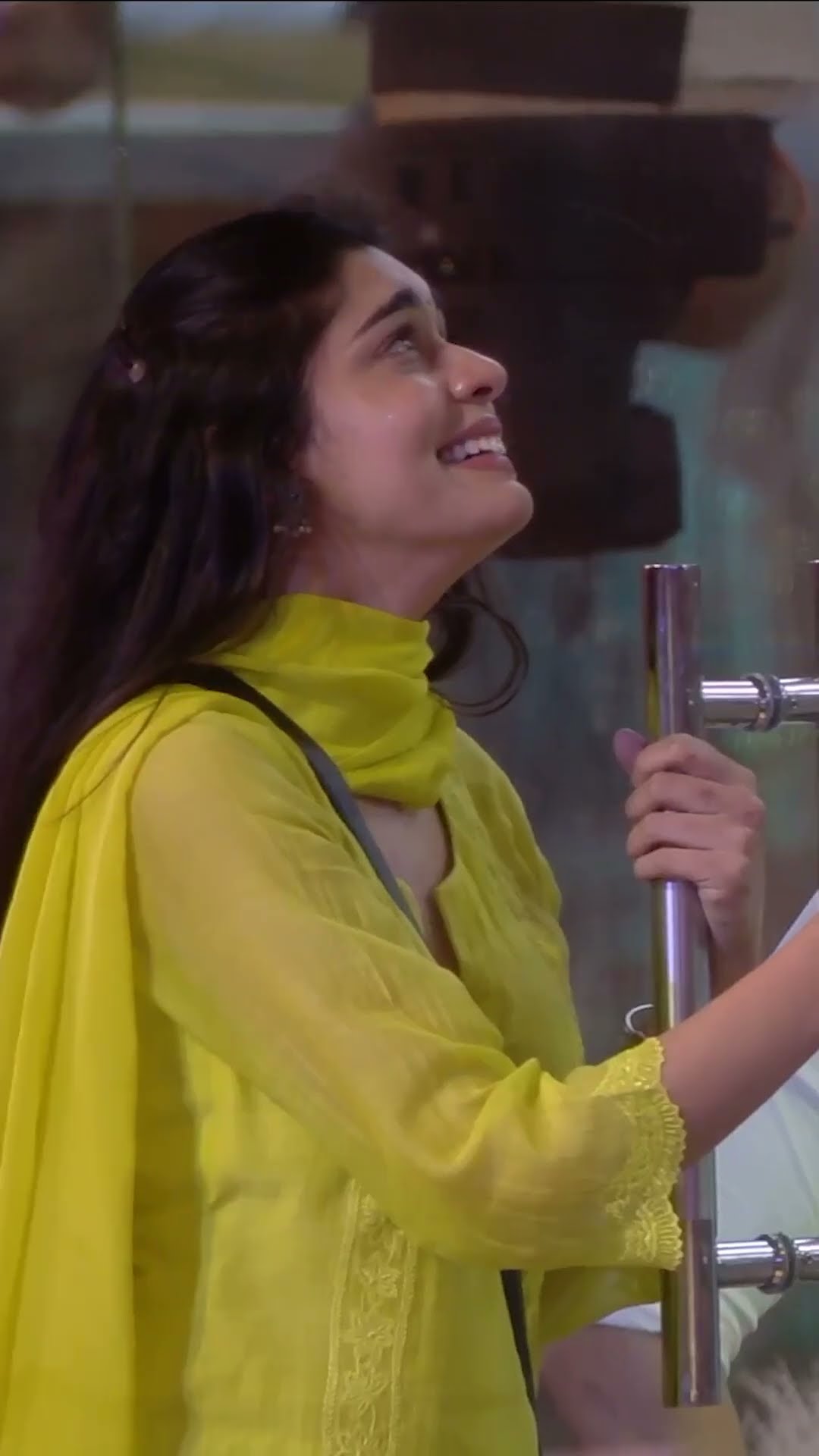Eisha हुई Emotional अपनी माँ को देख | Bigg Boss 18