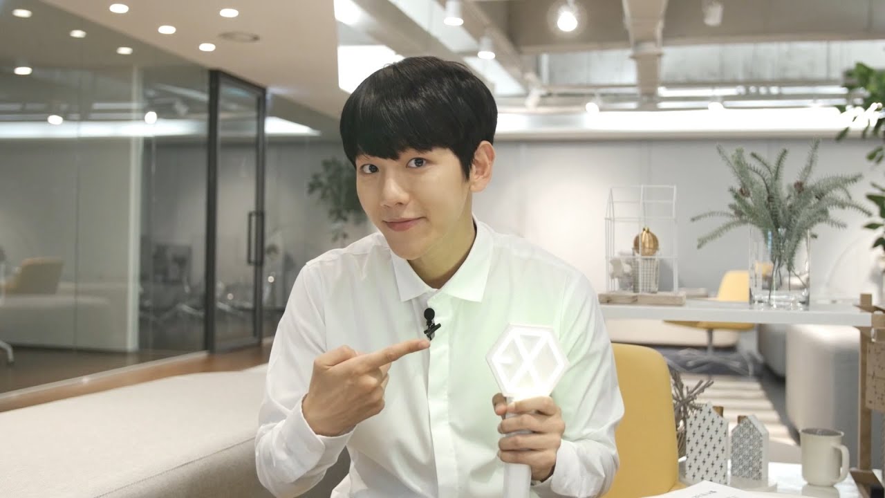 EXO LIGHT STICK V.2 & WYTH APP INSTRUCTION VIDEO BY EXO BAEKHYUN (백현)