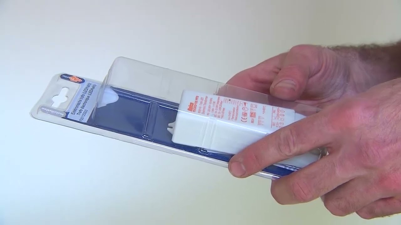 Comment remplacer vos lampes halogènes 12V par des LED une vidéo de 123 Install YouTube