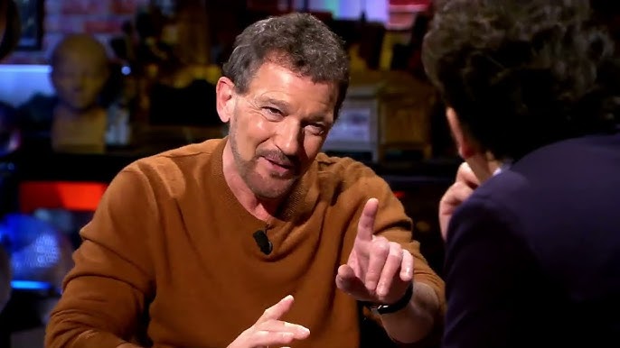 Antonio Banderas Destroza a Jimmy Fallon Que lo Comparó con Speedy González  - YouTube