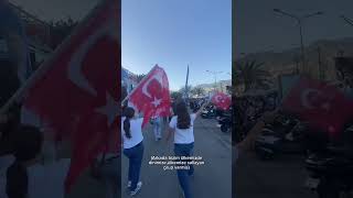 Asılı Olan Bayraklar Bile Bizim