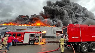 Grote Brand Verwoest Meerdere Bedrijven In Roden