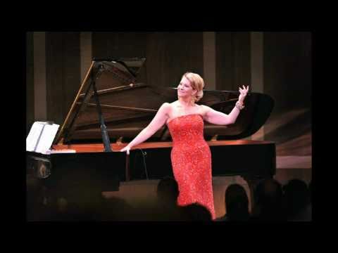 Joyce DiDonato Sings 'Somewhere Over the Rainbow' ...