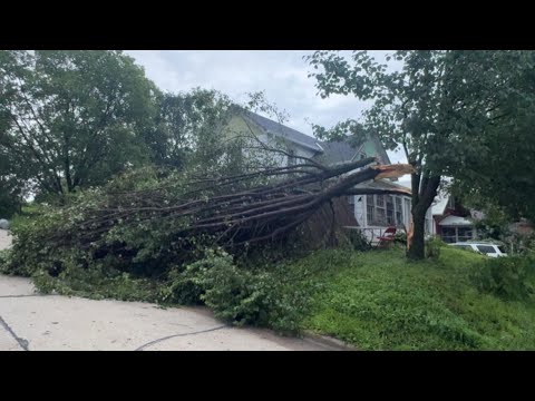 Strong winds, heavy