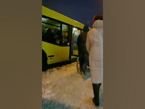Инвалид садится в автобус - YouTube