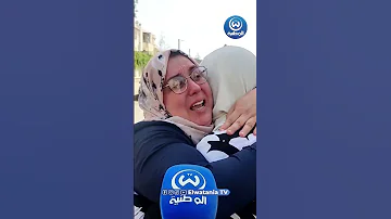 دموع أم فرحة بنجاح ابنتها في شهادة البكالوريا 
