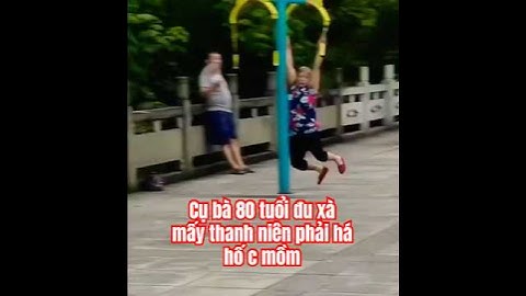 Cụ bà 80 tuổi đu xà khiến mấy thanh niên há hốc mồm #haihuoc #hungonthego #giaitri #shorts