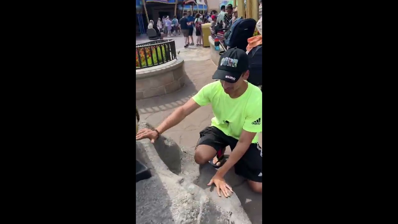 THE SECRET TO PULLING SWORD OUT OF STONE IN DISNEY WORLD 