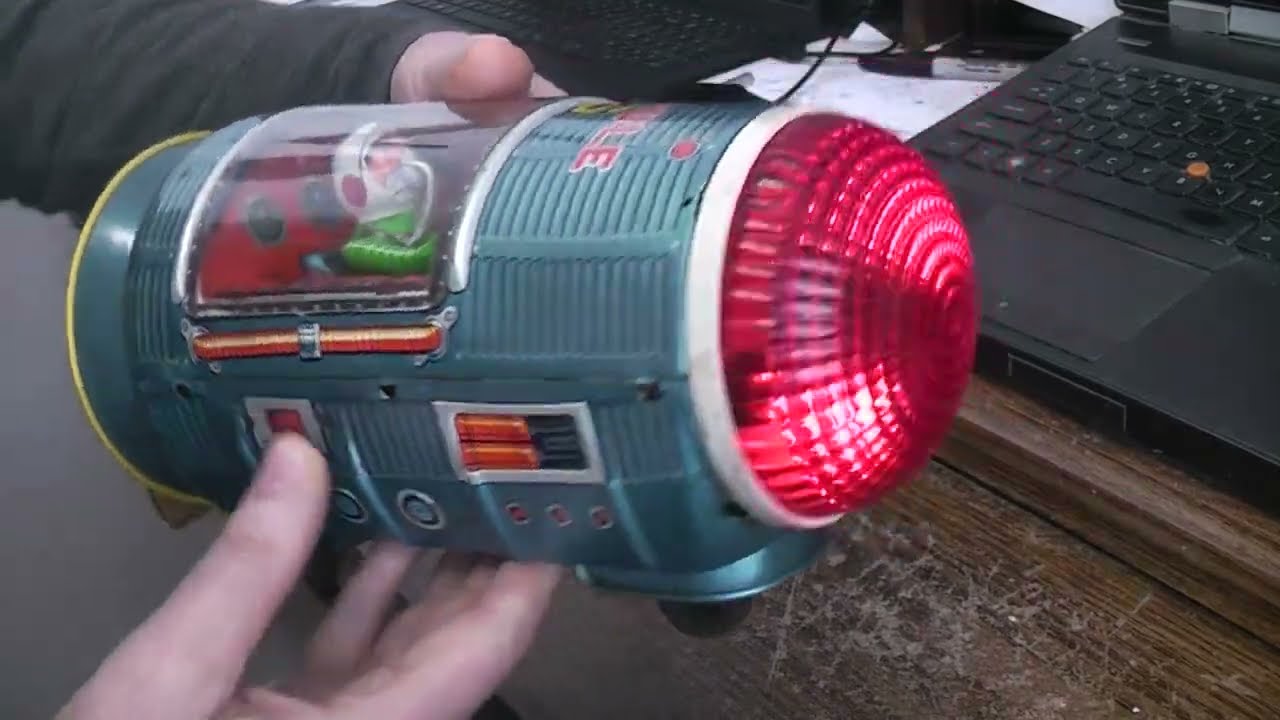 Capsule 6 by Masudaya , Japan. 1963. Demo / tune up. - YouTube