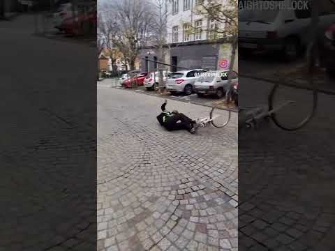 Когда буквально понял вставлять палки в колёса