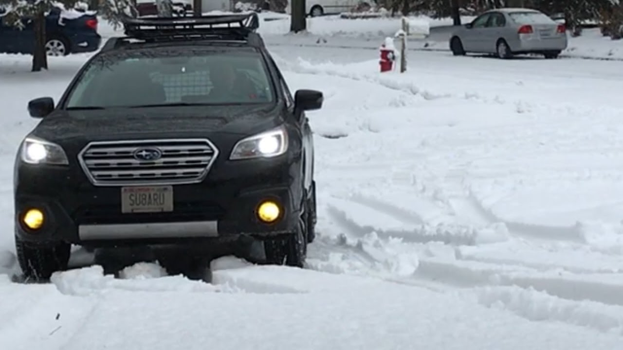 Subaru Outback Drive in Very Slick Snow (Winter Storm Leo) - YouTube