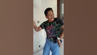 Pengawal team CIT PT TAG Cirebon lagi santai menunggu jam keberangkatan.
