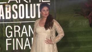 Kareena Kapoor WALKS The Ramp At Lakme Fashion Week 2017 Grand Finale...