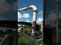 Instalação de bomba submersa em canal para teste de correção de cavitação em bombeamento existente.