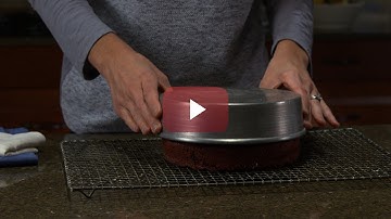 How to Remove Cake From a Pan