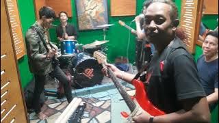 #NENG GEULIS ROCK N ROLL COVER - IM PLUS BAND | latihan