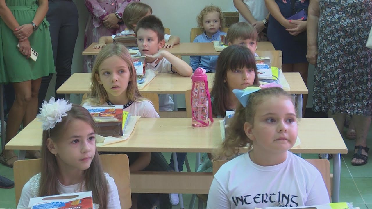 Svečanom priredbom i prozivkom đaka prvaka počela je nova školska godina u O.Š. Dušan Radović u Nišu