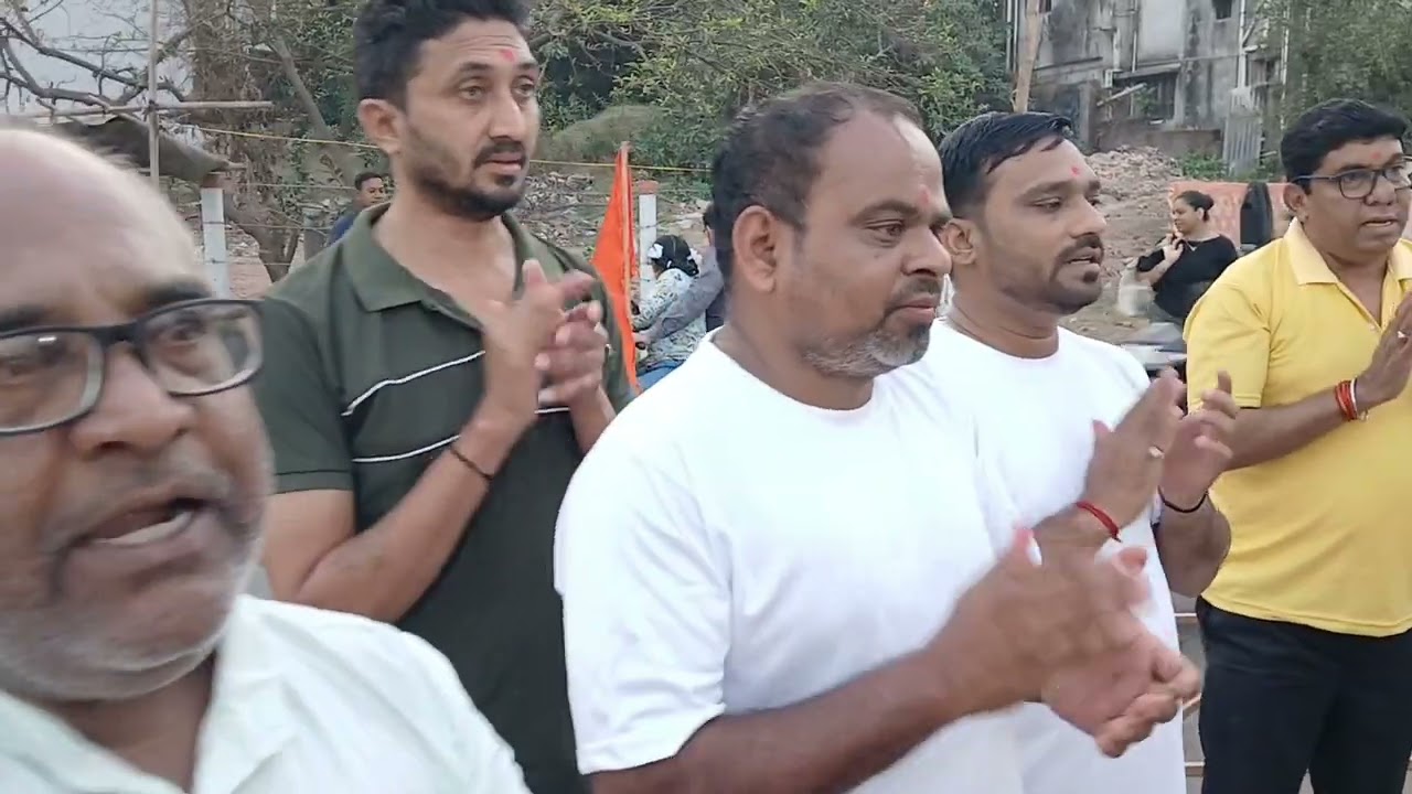 પારડી વૈજનાથ મહાદેવ મંદિર સામે કિલ્લાની તળેટી પર પ્રાચીન પરંપરા મુજબ હોળી પ્રગટાવવામાં આવી